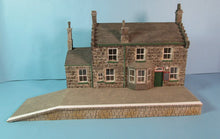 R9739 HORNBY SKALEDALE NER Station Building with green fascia boards, Pre-owned - BOXED