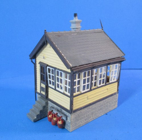 UB051 Platform Signal Box