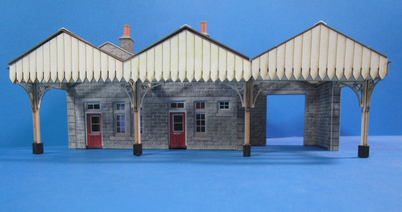 UB071 Parcels Office Station building with canopy and covered entrance ramp from the street to the parcel office