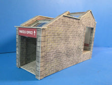 UB071 Parcels Office Station building with canopy and covered entrance ramp from the street to the parcel office