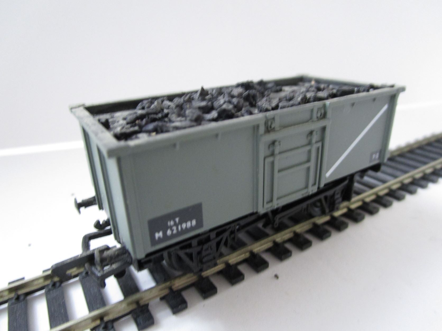 REP-13401-P001 REPLICA 16 Ton Steel Mineral Wagon Grey M621988 - with coal load