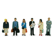 36-044 BACHMANN Station Passengers Standing  - OO Gauge