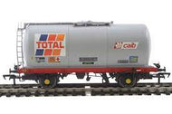 37-580A BACHMANN 45 Ton TTA tank wagon in "TOTAL" grey