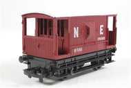 37140 MAINLINE 20T Brake van in NE Brown and white roof - UNBOXED