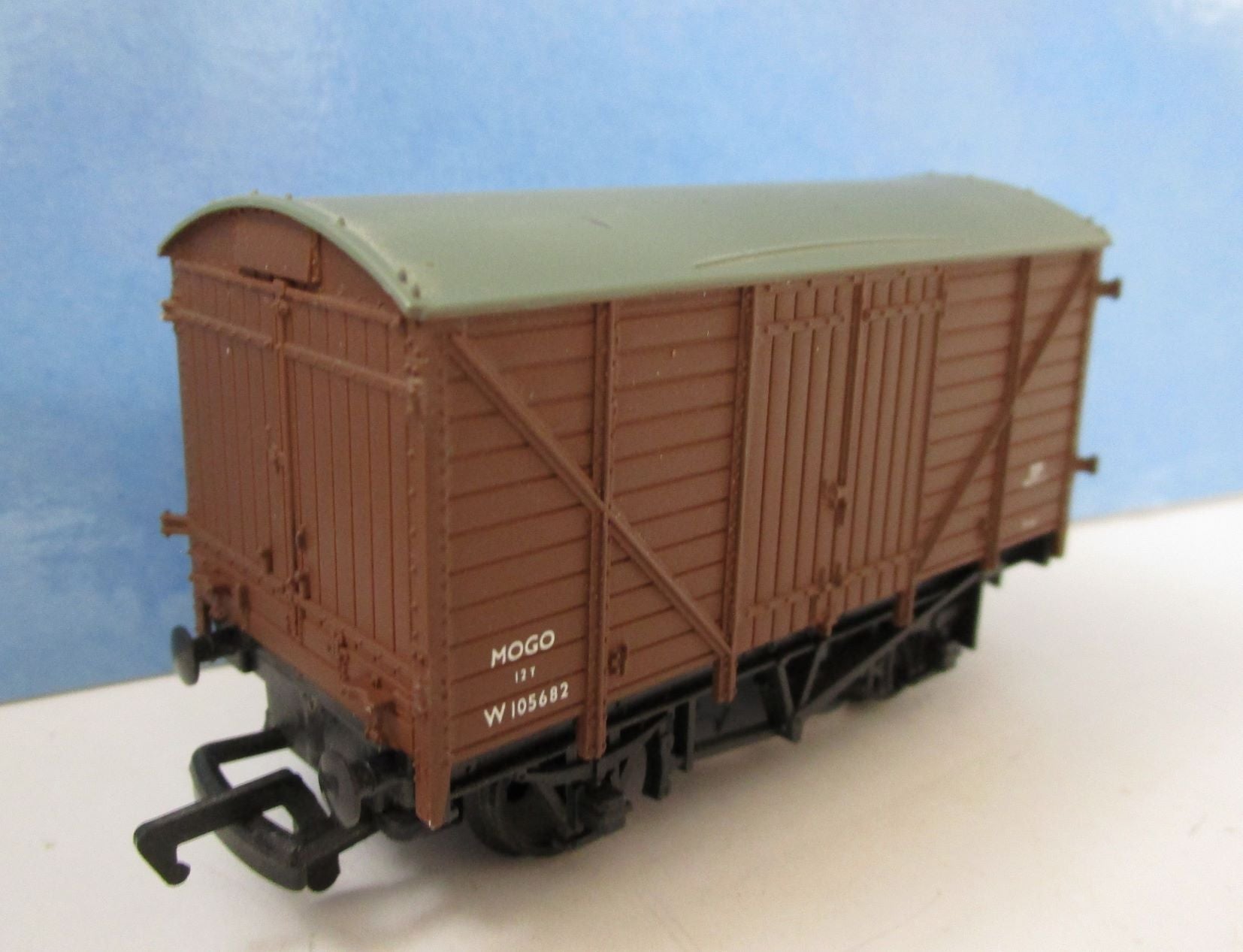 37412-P01 MAINLINE 12t MOGO van W105682 in BR brown - (Unboxed)