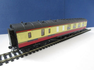 54205-0-P001 AIRFIX 57ft Brake 3rd Corridor B.R. M5542M (Kadee coupling fitted at one end)