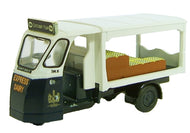 76WE001 OXFORD DIECAST Milk Float - Express Dairies