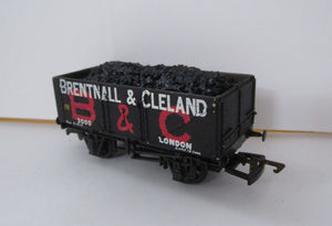 937387-P01 MAINLINE  7 Plank Wagon, "Brentnall and Clelland" - broken buffer - BOXED