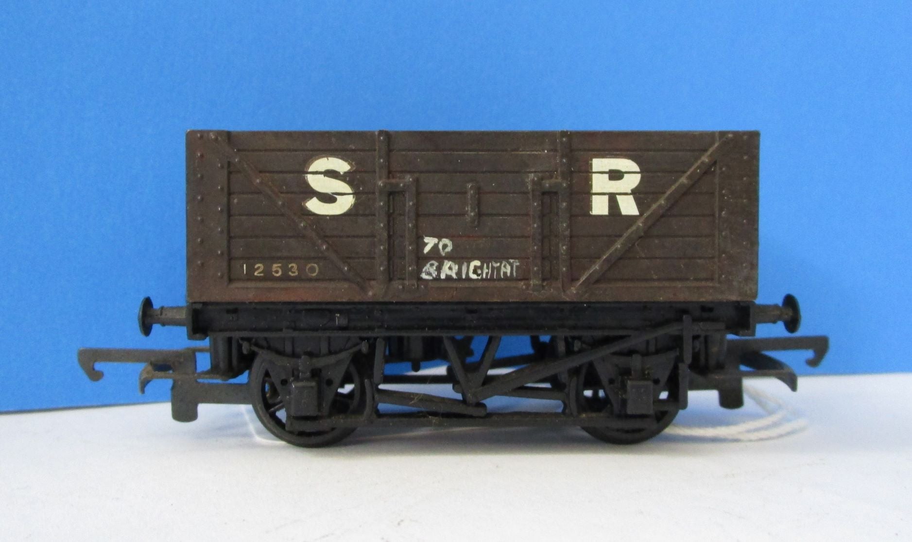 R10A-P01 HORNBY 7 Plank Wagon repainted and lettered as SR - Unboxed