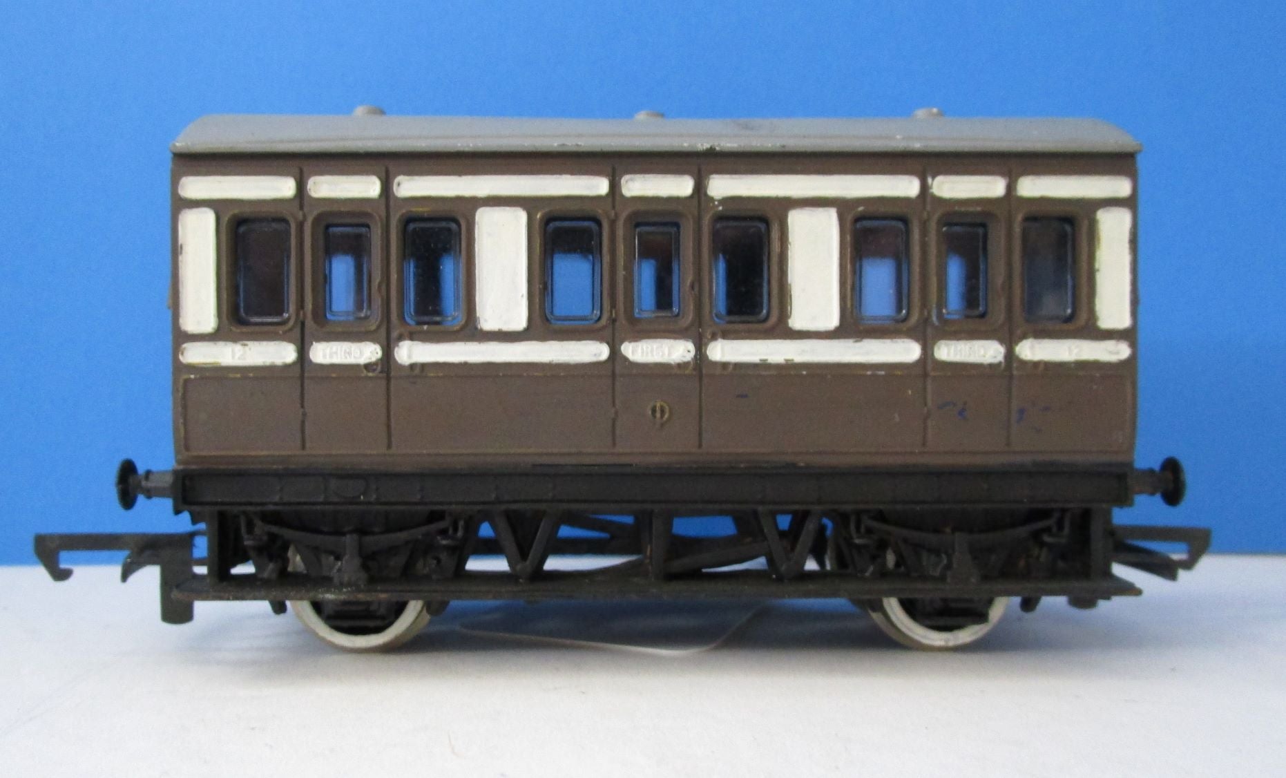 R1151-P01 HORNBY Caledonian Blue coach - Repainted in Chocolate and Cream- BOXED