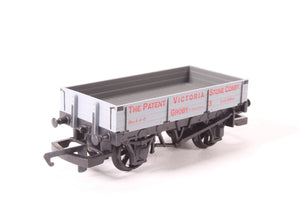 R151 HORNBY 3 plank wagon "The Patent Victoria Stone Company" of Groby. - BOXED