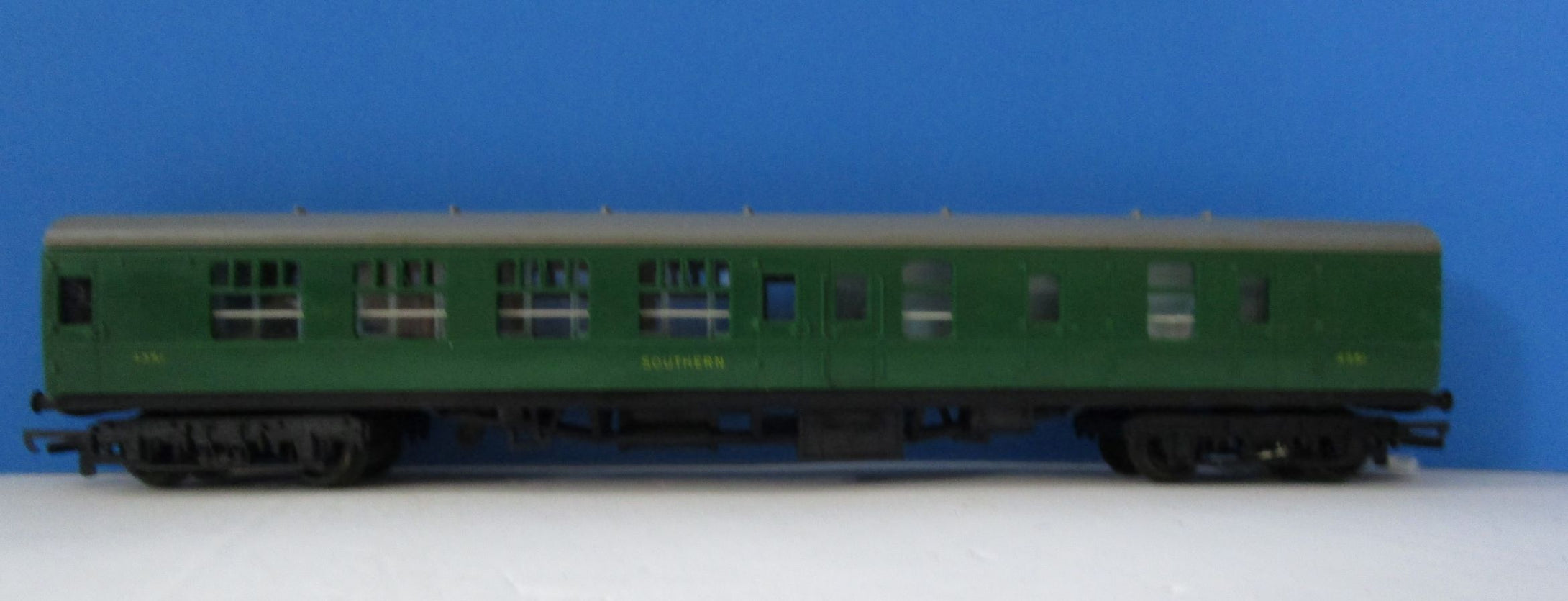 R623-P01 HORNBY Southern Brake Second Corridor Coach 4351 - unboxed