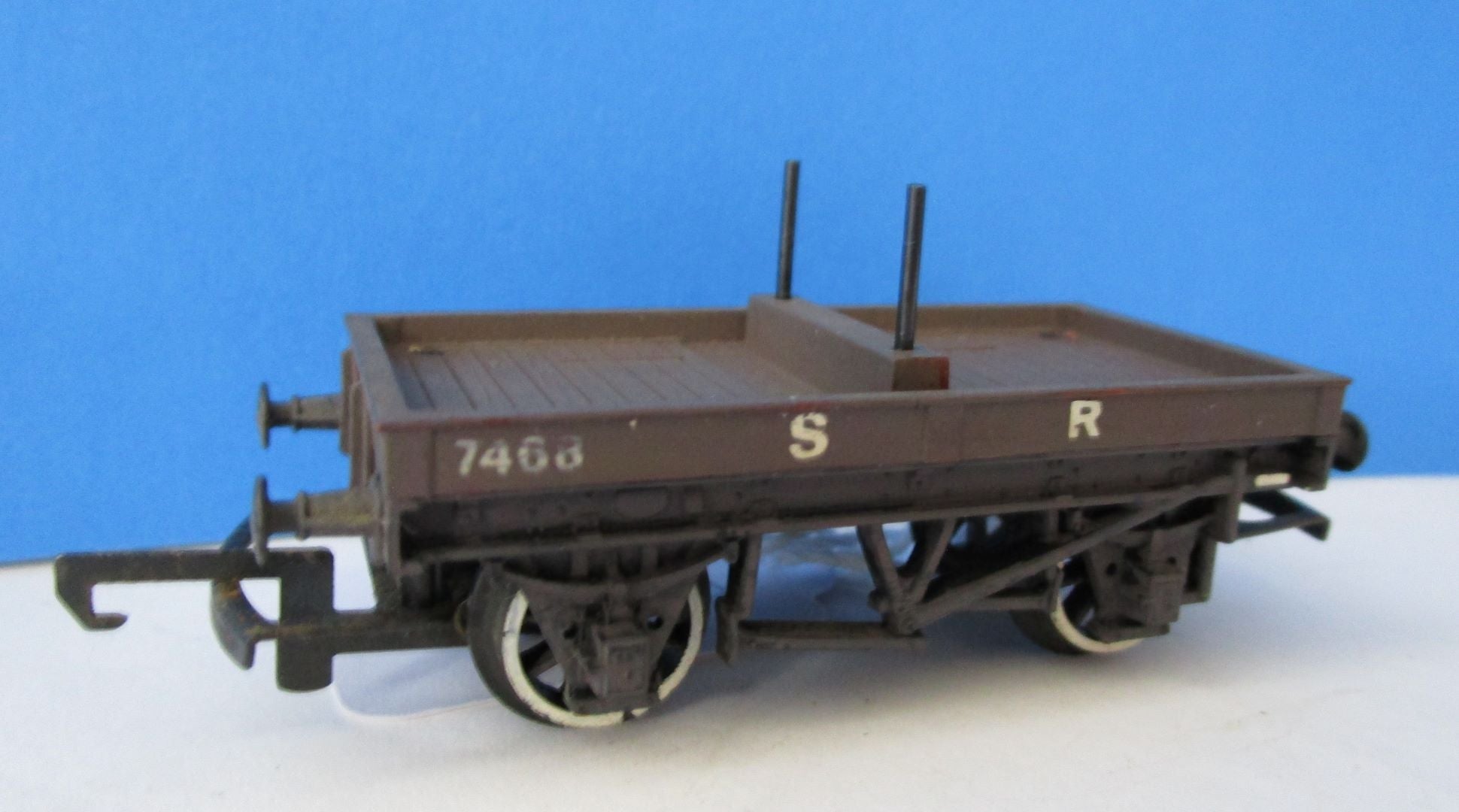 R676-P01 HORNBY S.R. bolster Wagon 