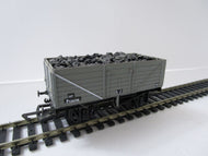 B10-P001 DAPOL 7 plank wagon in BR grey P130288 with load - BOXED