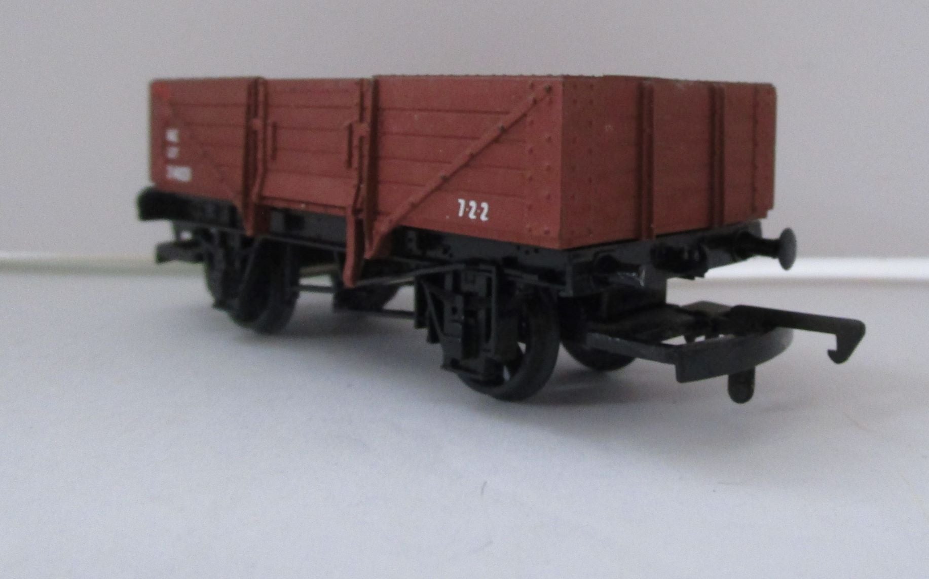 B13-P01 DAPOL  5 plank LNER 12 ton red oxide open wagon 214021