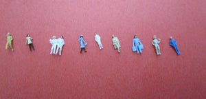 BMT013N Assorted standing figures (quantity 9)