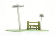 C078 DAPOL Signpost and Stile (Plastic kit)