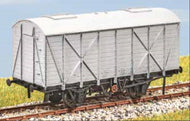PC13 PARKSIDE LNER Bulk Grain Van Kit - includes metal wheels & transfers