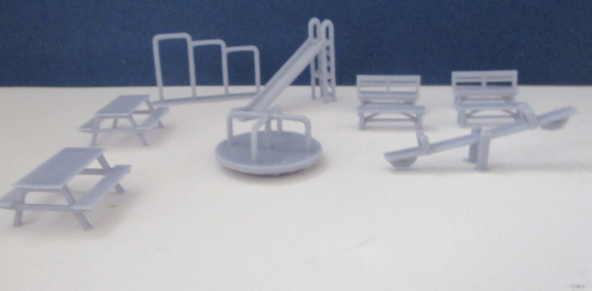 PLA-10 MODEL RAILWAY SCENICS LIneside Childrens playground: