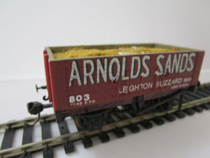 R097A-P001 HORNBY 5 plank wagon "Arnolds Sands", Leighton Buzzard. no. 803 with load  (Kadee Couplings) - Unboxed