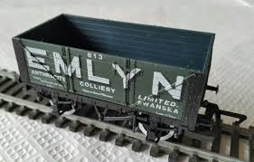 R118 HORNBY  7 plank open wagon  "Emlyn Anthracite Colliery Ltd". Swansea. - BOXED