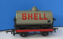 R12 HORNBY  12 ton tank wagon - 1st type Different Name On Each Side "SHELL" and "BP"