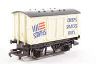 R135 HORNBY Smiths Foods Closed Van  - UNBOXED