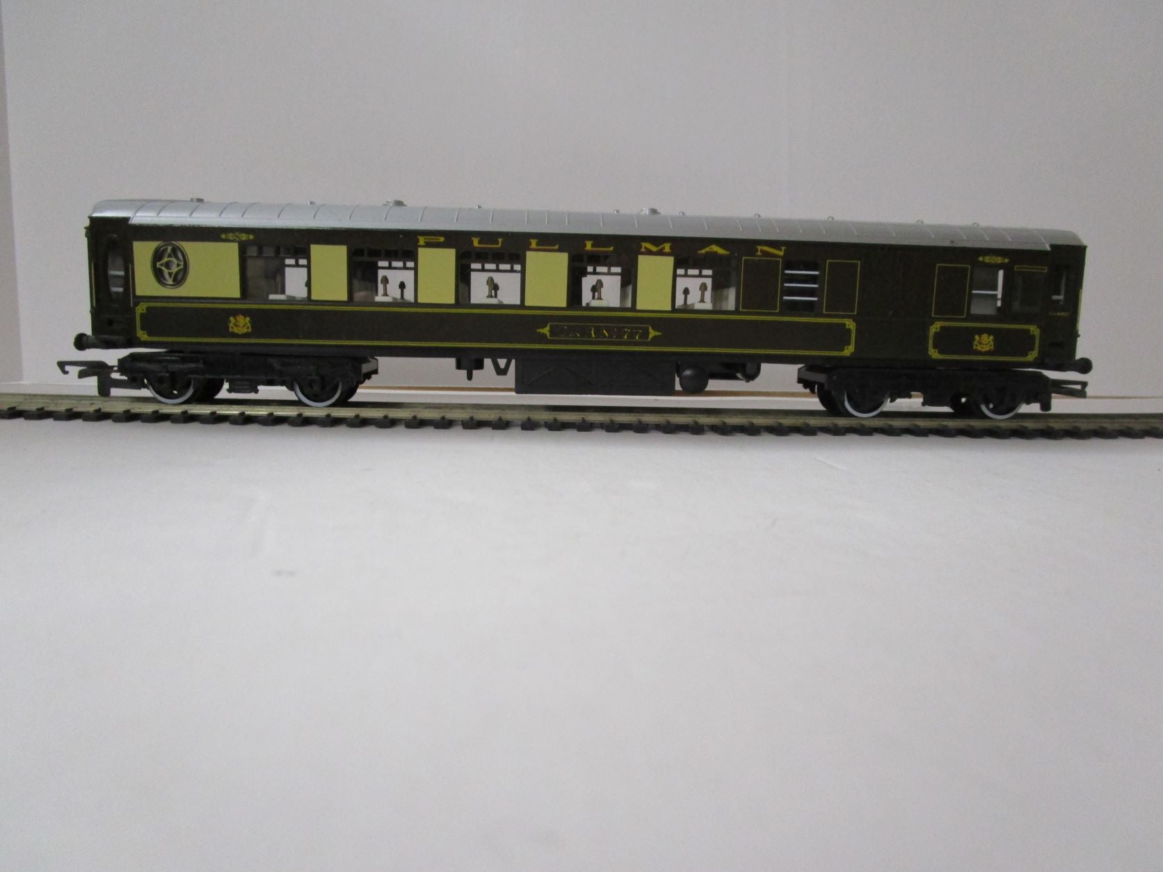 R2598M-P02 HORNBY Pullman 3rdClass Parlour Car 77 - Unboxed