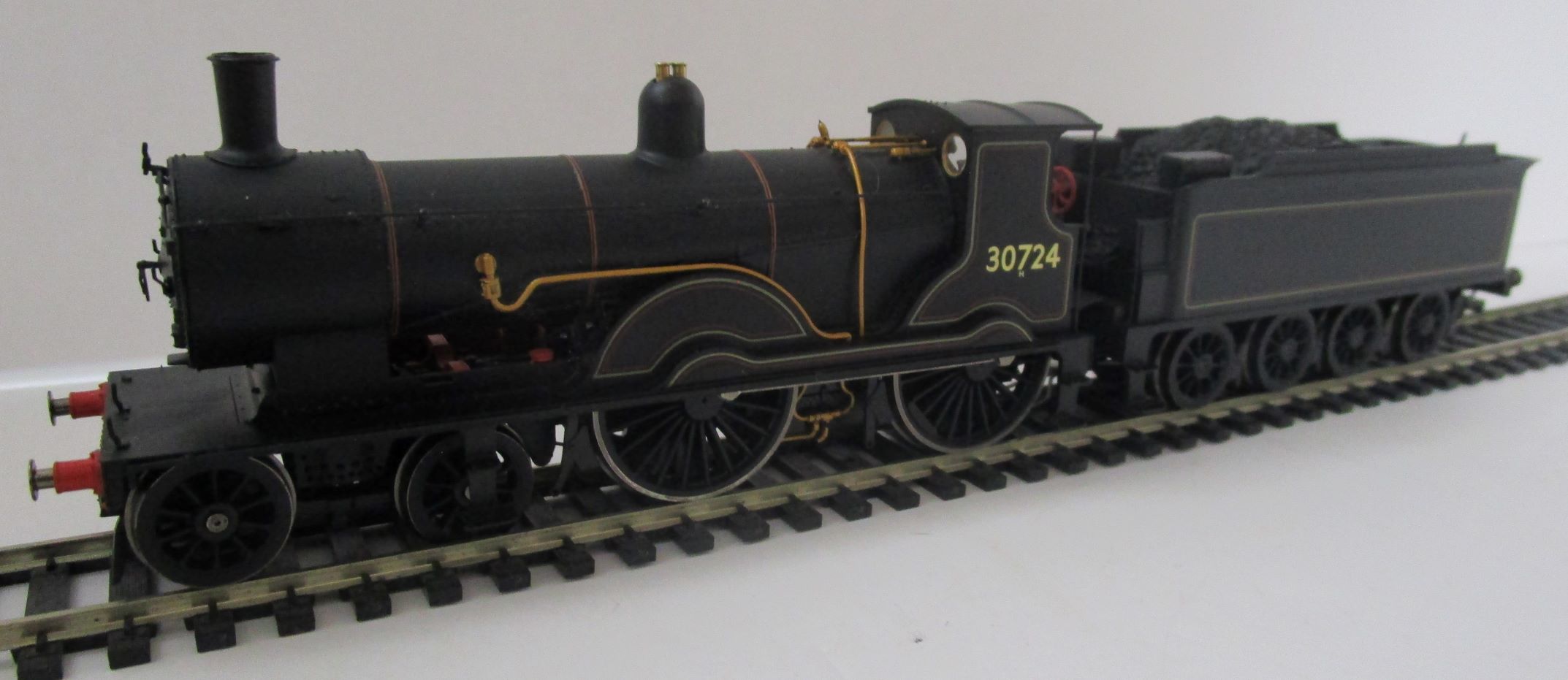 R2712 HORNBY Class T9 Greyhound 4-4-0 30724 in 1949 early emblem BR lined Black DCC Ready. 8-pin socket