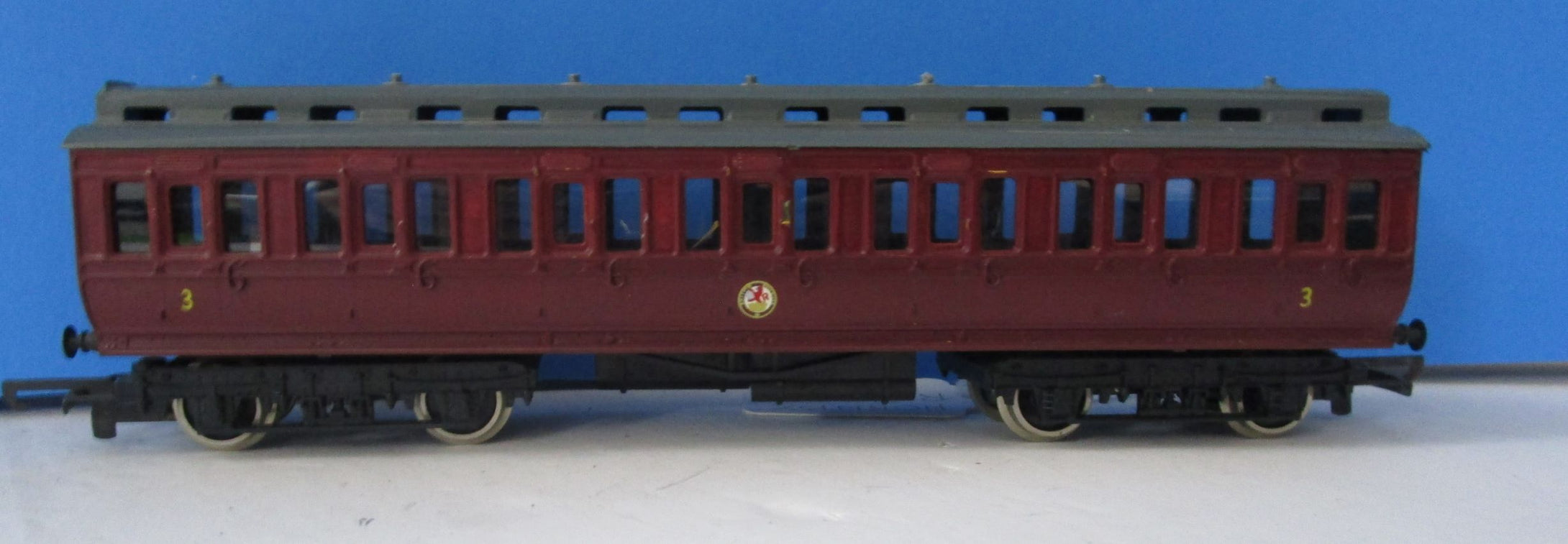R332-P02 HORNBY GWR composite Coach repainted in BR Maroon with metal wheels -UNBOXED