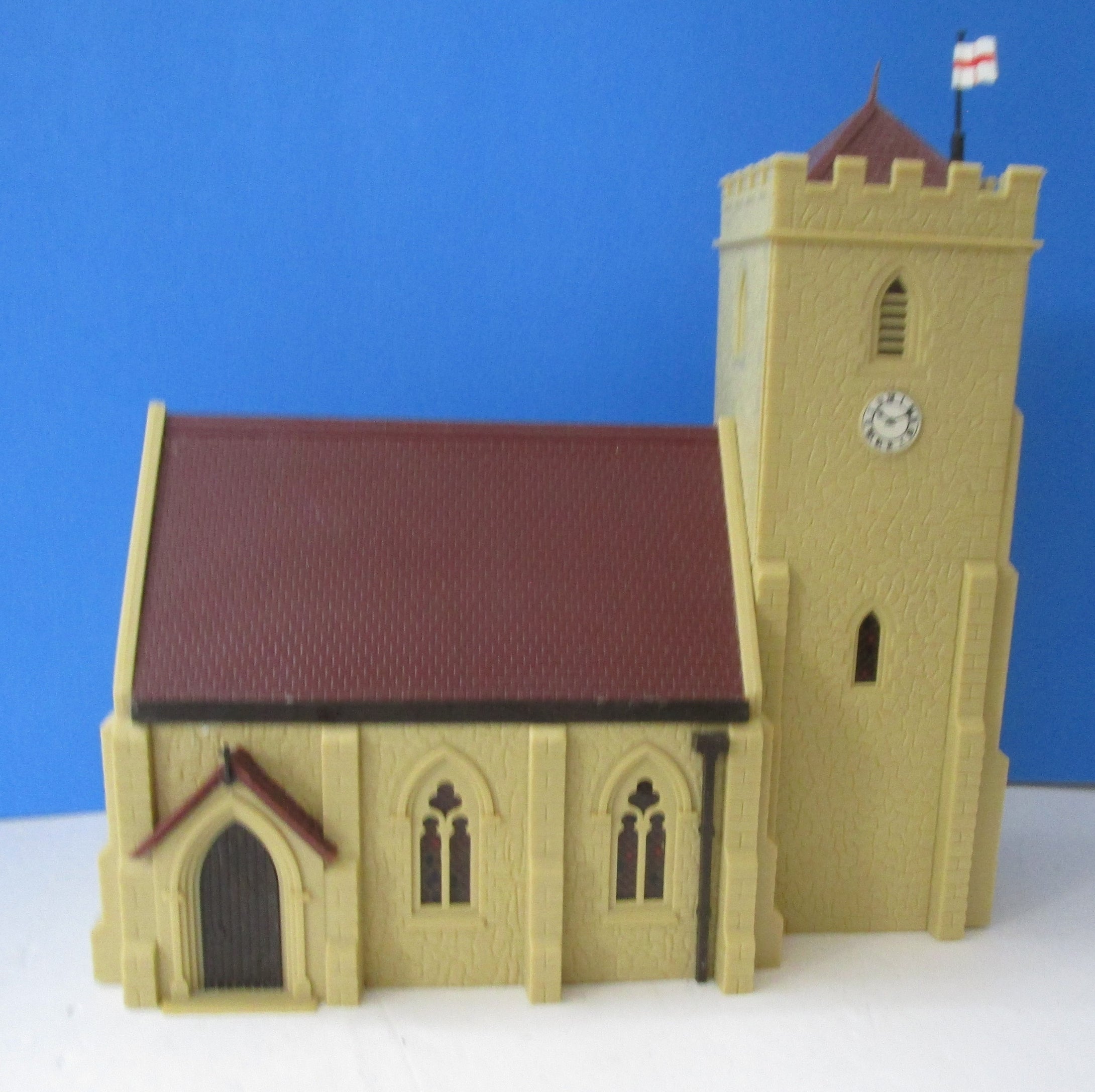 R599U Country church with stained glass windows built from a Hornby kit - used