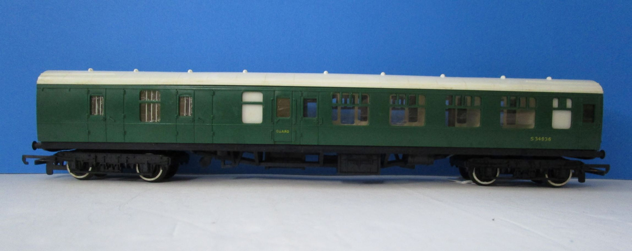 R623A HORNBY Southern Brake Second Corridor Coach S34936 - unboxed