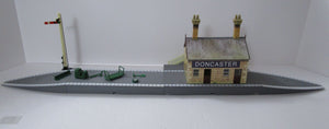 R8227U HORNBY  Accessory pack 1 small station - used