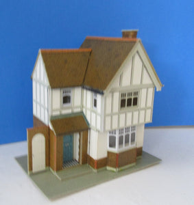 UB285 Detached house in mock timber - used