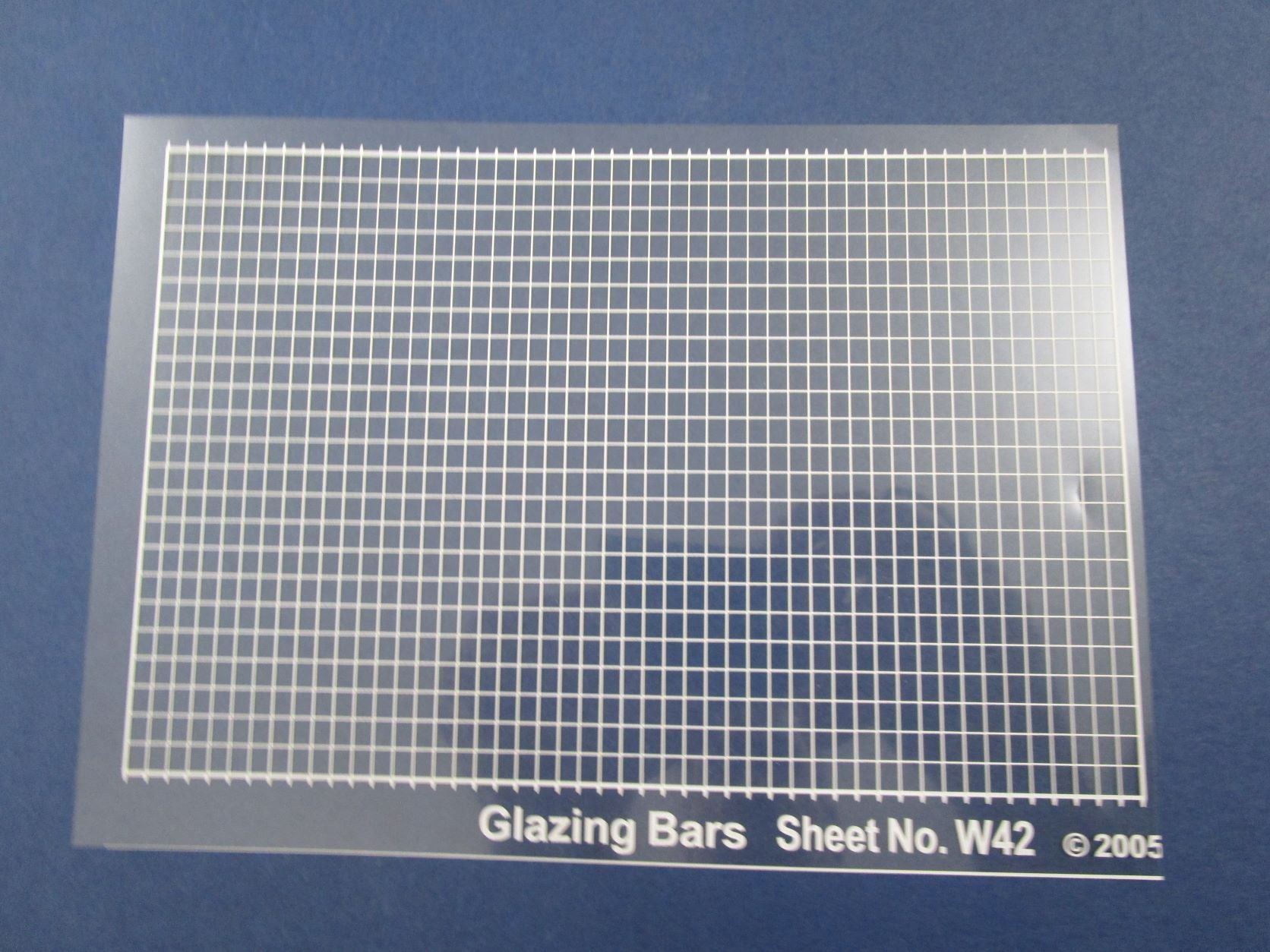 RAT-W42 White Glazing Bars on clear acetate (00 gauge)